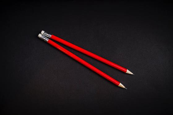 科三一直踩刹车行驶扣分吗，刹车片过热为什么会刹车失效呢