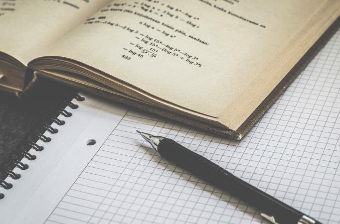 请问会计本科毕业从本业一年能直接转为初级，大学在校生报考
